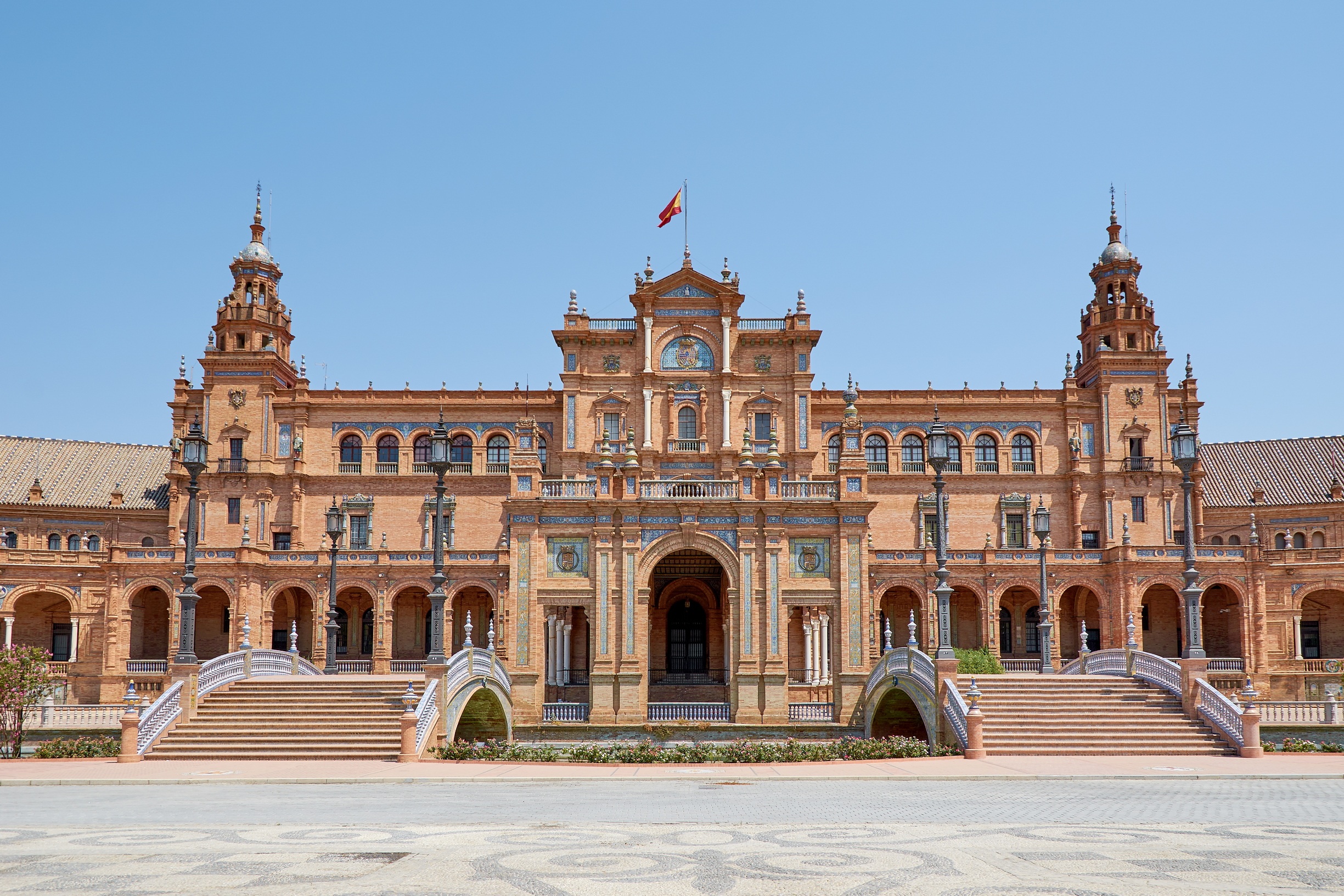 1.º Día (Jueves) MADRID-CÁCERES-SEVILLA (560 kms)