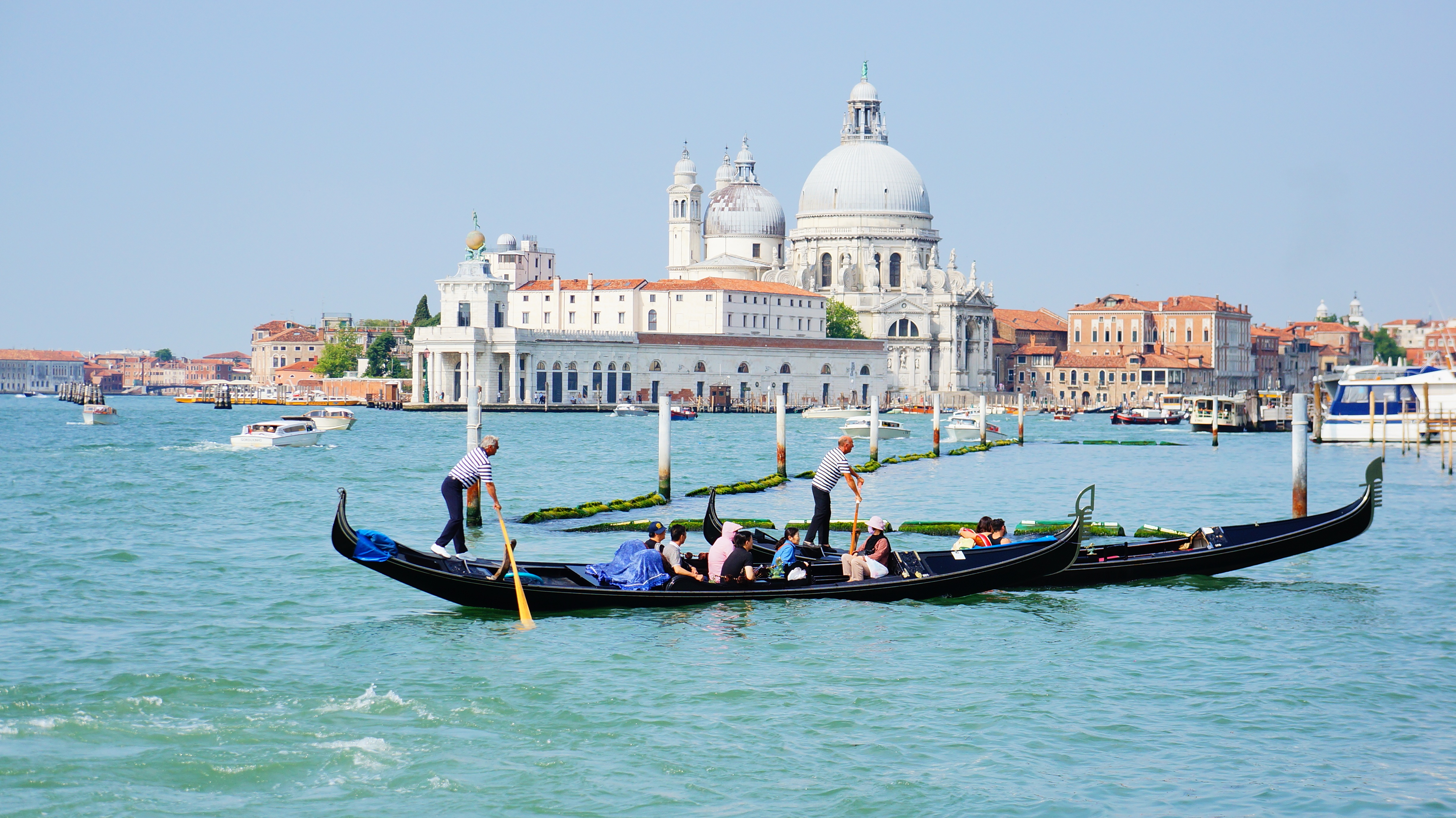 Día 1º (Domingo) AMERICA-VENECIA