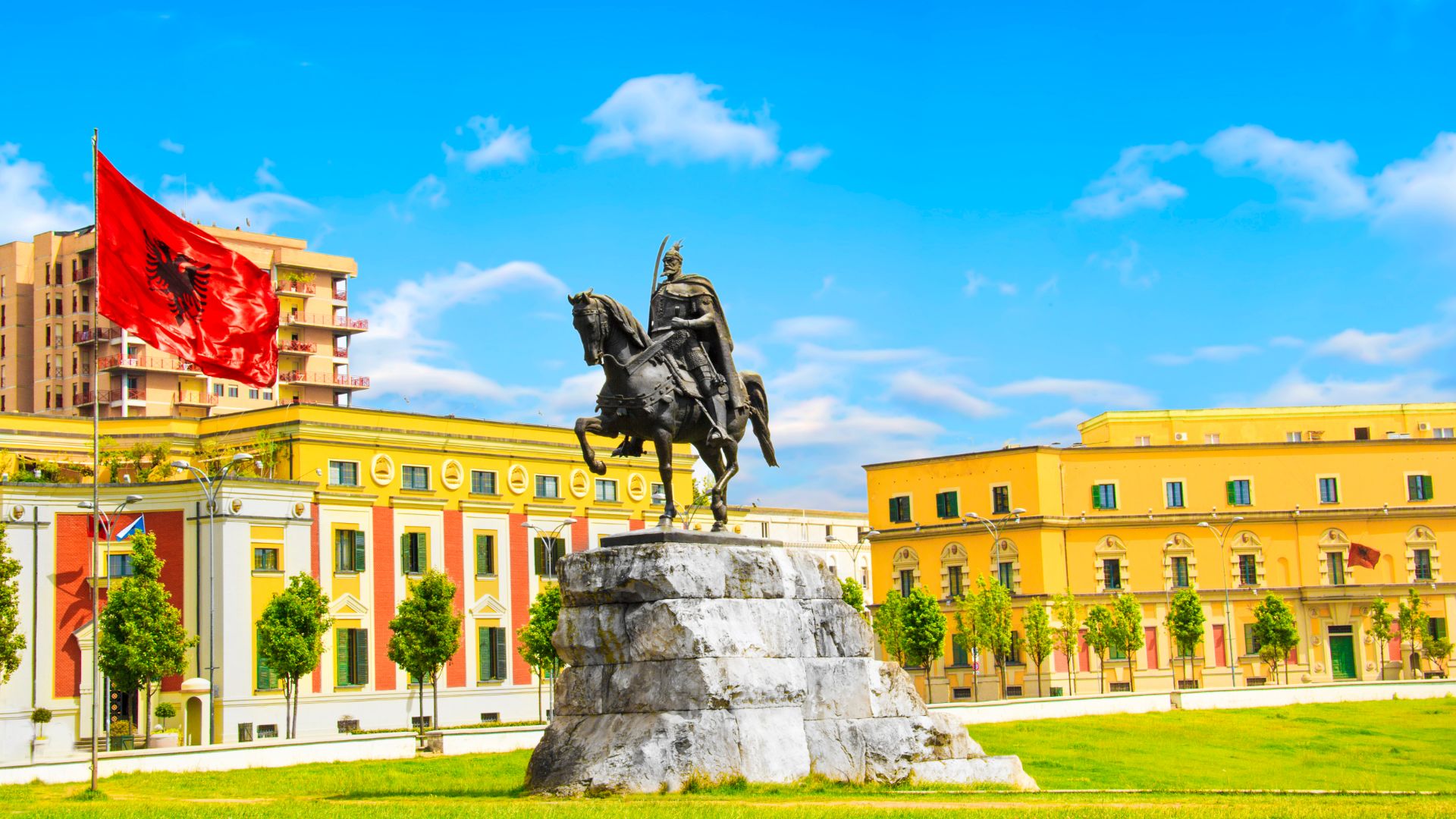 1º Dia (Domingo) TIRANA